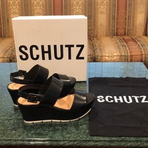 Brand New SCHUTZ black &white platform sandal, 9.5